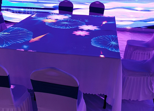 宴會(huì)餐廳的桌面互動(dòng)投影-好奇數(shù)字科技