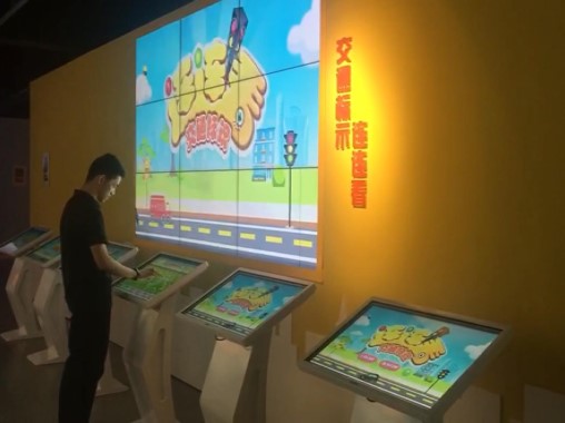 觸摸互動(dòng)一體機(jī)-交通標(biāo)識(shí)連連看-好奇數(shù)字科技