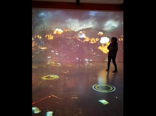 沉浸式cave空間-四折幕投影互動(dòng)